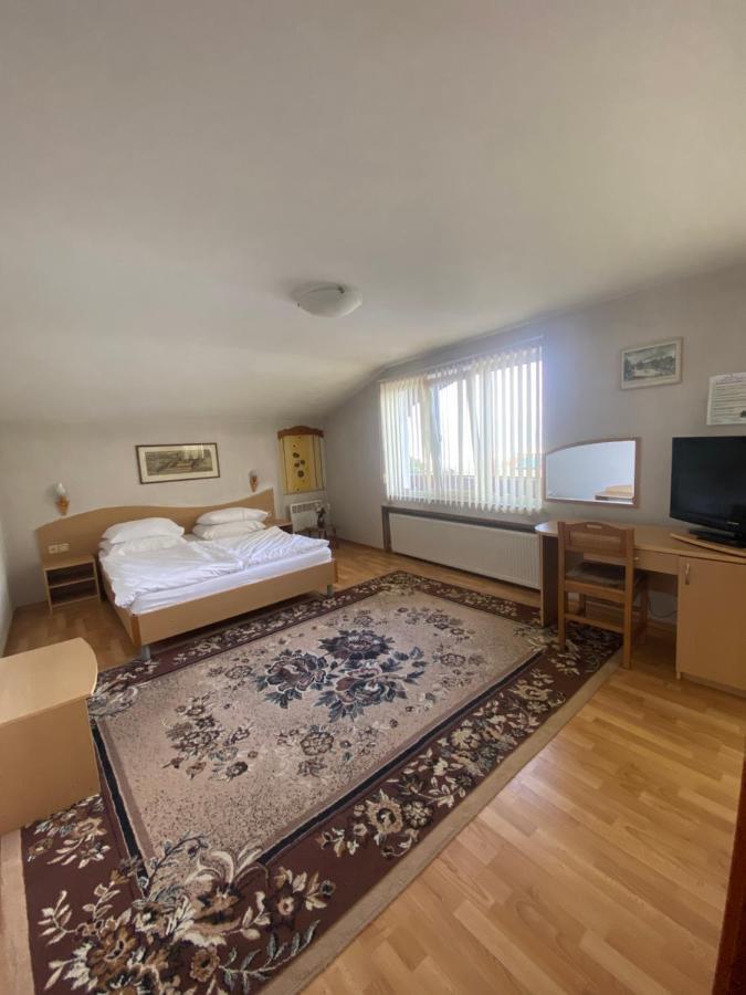 Family Hotel Zdravets Sofia Bagian luar foto